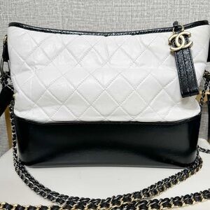 CHANEL Tote with White Exterior and Deep Red Interior